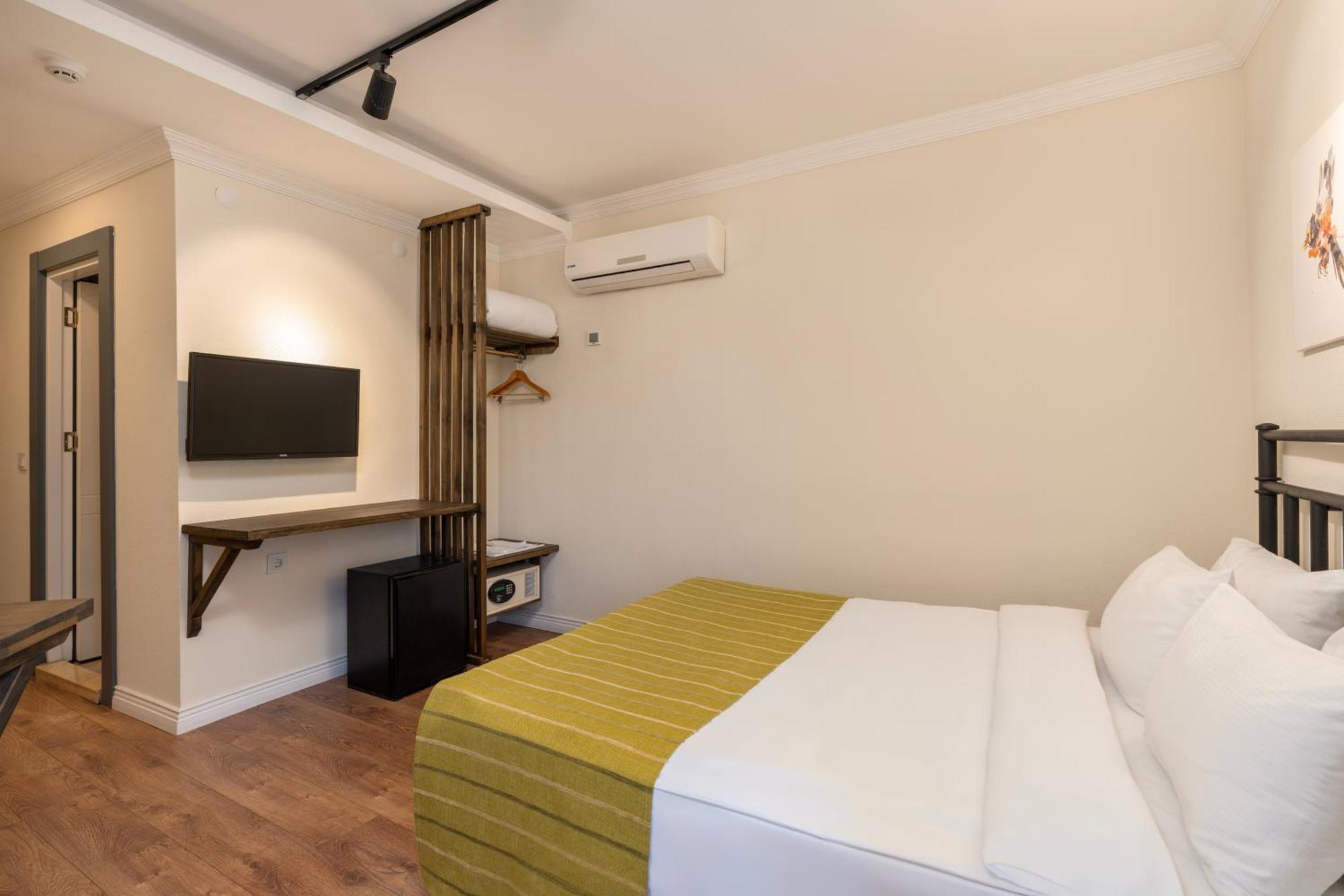 Standard Double Room,1742752187:JPEG